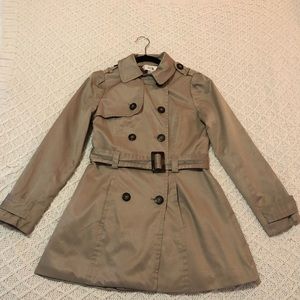 Water resistant trench coat